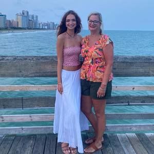 Meet your Posher, Alyson